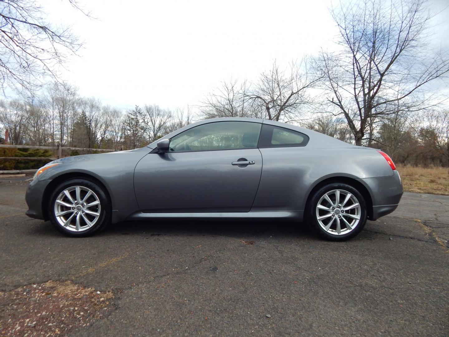 2013 Gray /Black leather Infiniti G Coupe x AWD (JN1CV6ELXDM) with an 3.7L V6 DOHC 24V engine, 5-Speed Automatic transmission, located at 6528 Lower York Road, New Hope, PA, 18938, (215) 862-9555, 40.358707, -74.977882 - Here we have very fun driving, ONE OWNER, Infiniti G37X with a 3.7L V6 putting power to all four wheels via an automatic transmission. Options include: black leather, dual power seats, heated front seats, dual climate controls, cruise control, power tilt steering wheel, sunroof, automatic headlights - Photo#1