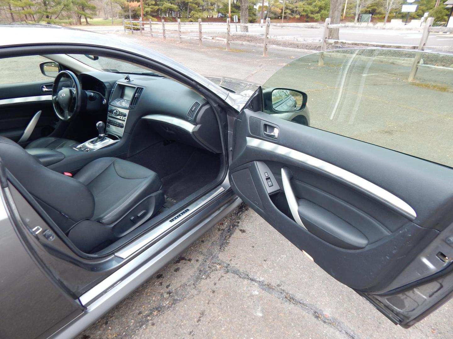 2013 Gray /Black leather Infiniti G Coupe x AWD (JN1CV6ELXDM) with an 3.7L V6 DOHC 24V engine, 5-Speed Automatic transmission, located at 6528 Lower York Road, New Hope, PA, 18938, (215) 862-9555, 40.358707, -74.977882 - Here we have very fun driving, ONE OWNER, Infiniti G37X with a 3.7L V6 putting power to all four wheels via an automatic transmission. Options include: black leather, dual power seats, heated front seats, dual climate controls, cruise control, power tilt steering wheel, sunroof, automatic headlights - Photo#15