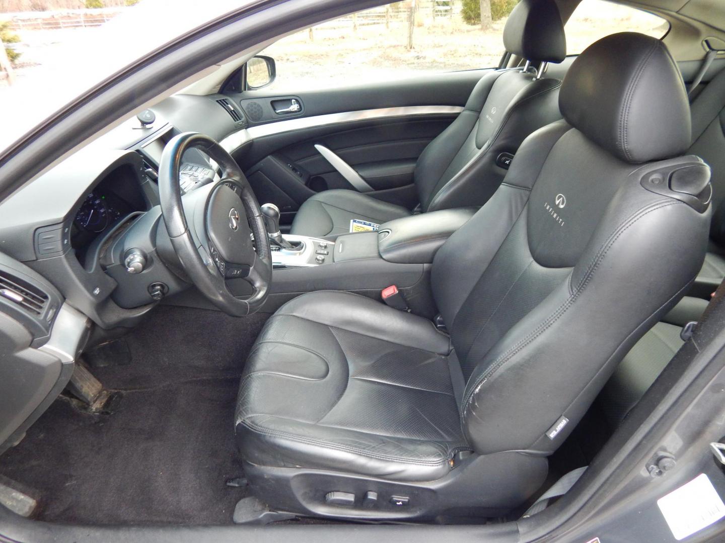 2013 Gray /Black leather Infiniti G Coupe x AWD (JN1CV6ELXDM) with an 3.7L V6 DOHC 24V engine, 5-Speed Automatic transmission, located at 6528 Lower York Road, New Hope, PA, 18938, (215) 862-9555, 40.358707, -74.977882 - Here we have very fun driving, ONE OWNER, Infiniti G37X with a 3.7L V6 putting power to all four wheels via an automatic transmission. Options include: black leather, dual power seats, heated front seats, dual climate controls, cruise control, power tilt steering wheel, sunroof, automatic headlights - Photo#7