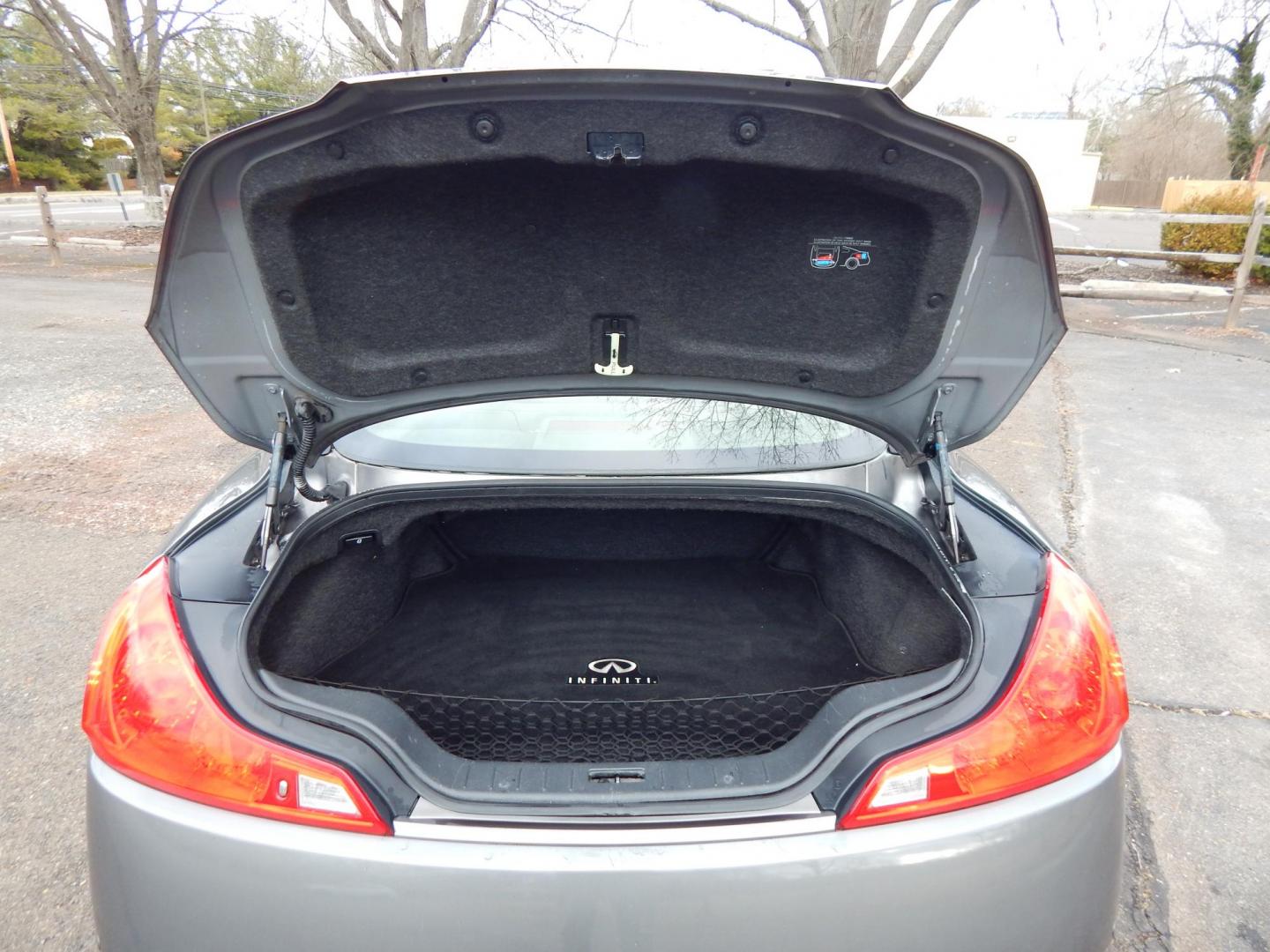 2013 Gray /Black leather Infiniti G Coupe x AWD (JN1CV6ELXDM) with an 3.7L V6 DOHC 24V engine, 5-Speed Automatic transmission, located at 6528 Lower York Road, New Hope, PA, 18938, (215) 862-9555, 40.358707, -74.977882 - Here we have very fun driving, ONE OWNER, Infiniti G37X with a 3.7L V6 putting power to all four wheels via an automatic transmission. Options include: black leather, dual power seats, heated front seats, dual climate controls, cruise control, power tilt steering wheel, sunroof, automatic headlights - Photo#10