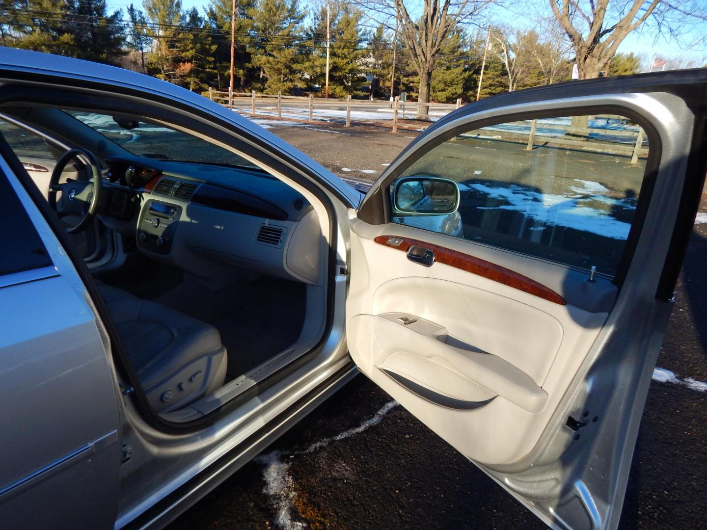 2010 Silver /Gray Leather Buick Lucerne CXL (1G4HC5EM8AU) with an 3.9L V6 OHV 12V engine, 4-Speed Automatic transmission, located at 6528 Lower York Road, New Hope, PA, 18938, (215) 862-9555, 40.358707, -74.977882 - Here we have a very nice, ONE OWNER, Buick with a 3.9L V6 putting power to the front wheels via a smooth shifting automatic transmission. Options include: gray leather, dual power seats, heat, A/C, AM/FM/CD/XM radio, heated front seats, heated steering wheel, automatic headlights, tilt steering whee - Photo#15