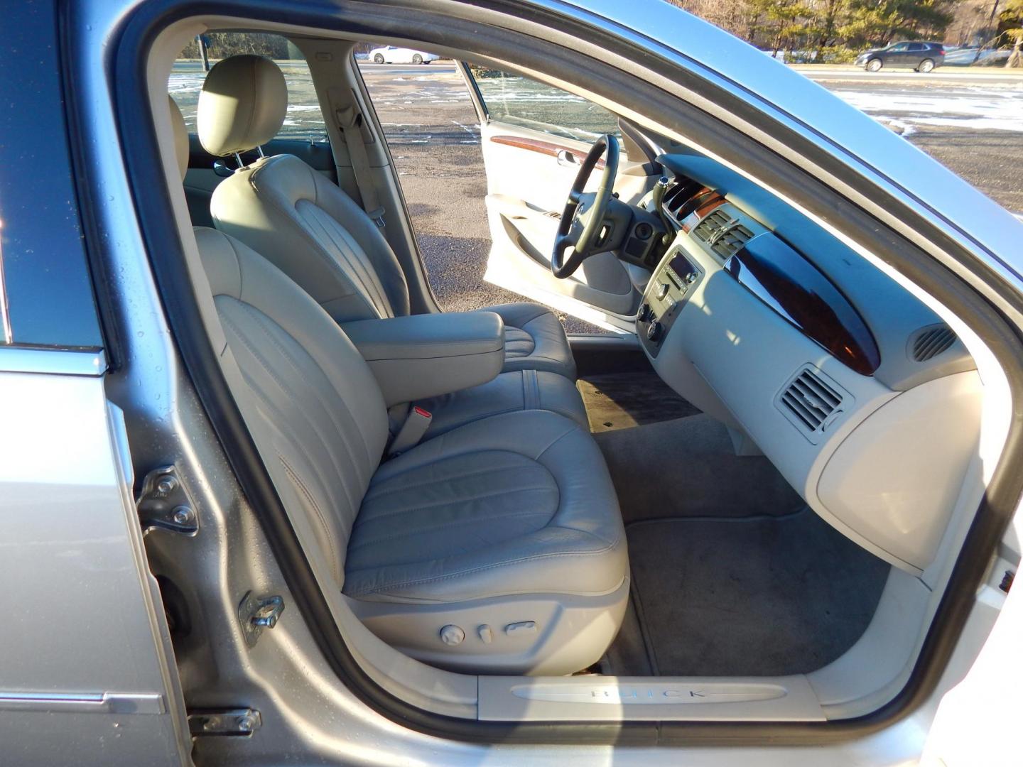 2010 Silver /Gray Leather Buick Lucerne CXL (1G4HC5EM8AU) with an 3.9L V6 OHV 12V engine, 4-Speed Automatic transmission, located at 6528 Lower York Road, New Hope, PA, 18938, (215) 862-9555, 40.358707, -74.977882 - Here we have a very nice, ONE OWNER, Buick with a 3.9L V6 putting power to the front wheels via a smooth shifting automatic transmission. Options include: gray leather, dual power seats, heat, A/C, AM/FM/CD/XM radio, heated front seats, heated steering wheel, automatic headlights, tilt steering whee - Photo#16