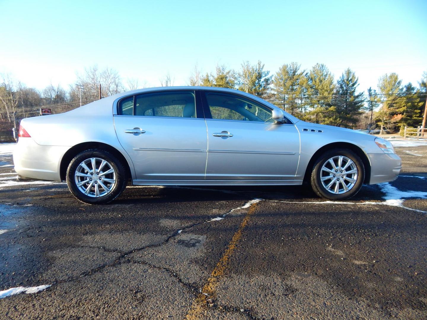 2010 Silver /Gray Leather Buick Lucerne CXL (1G4HC5EM8AU) with an 3.9L V6 OHV 12V engine, 4-Speed Automatic transmission, located at 6528 Lower York Road, New Hope, PA, 18938, (215) 862-9555, 40.358707, -74.977882 - Here we have a very nice, ONE OWNER, Buick with a 3.9L V6 putting power to the front wheels via a smooth shifting automatic transmission. Options include: gray leather, dual power seats, heat, A/C, AM/FM/CD/XM radio, heated front seats, heated steering wheel, automatic headlights, tilt steering whee - Photo#5