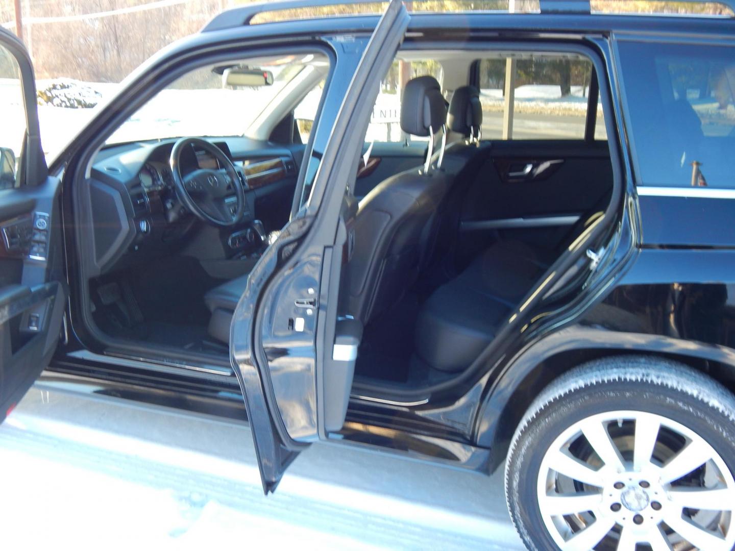 2012 Black /Black Leather Mercedes-Benz GLK-Class GLK350 4MATIC (WDCGG8HB5CF) with an 3.5L V6 DOHC 24V engine, 7-Speed Automatic transmission, located at 6528 Lower York Road, New Hope, PA, 18938, (215) 862-9555, 40.358707, -74.977882 - Here we have a very nice, Mercedes GLK 350 with a 3.5L V6 putting power to all four wheels via a smooth shifting automatic transmission. Options include: black leather with wood trim, dual power seats, drivers memory seats, dual climate controls, heated front seats, dual moonroofs, AM/FM/CD/AUX/SAT - Photo#13