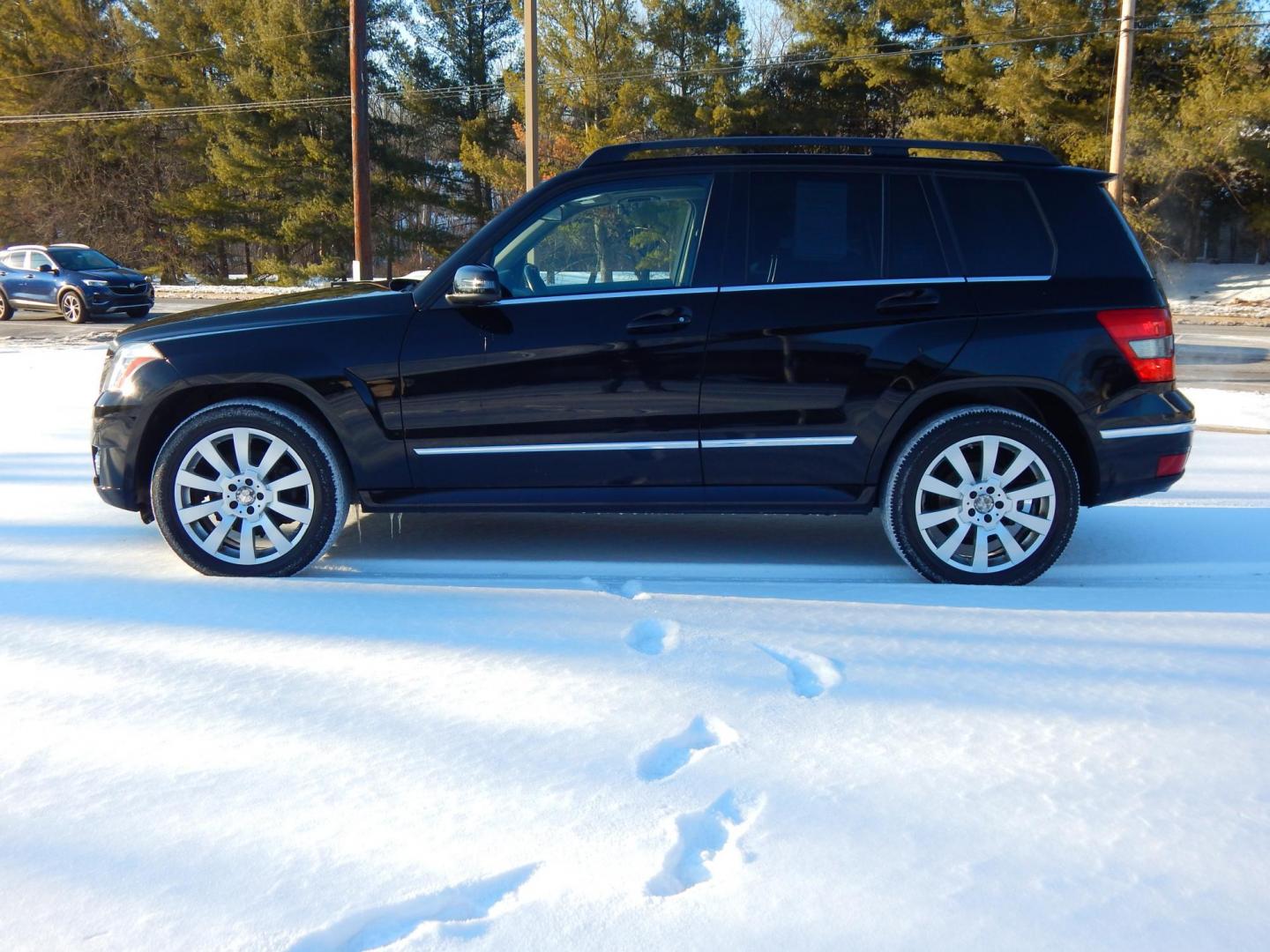 2012 Black /Black Leather Mercedes-Benz GLK-Class GLK350 4MATIC (WDCGG8HB5CF) with an 3.5L V6 DOHC 24V engine, 7-Speed Automatic transmission, located at 6528 Lower York Road, New Hope, PA, 18938, (215) 862-9555, 40.358707, -74.977882 - Here we have a very nice, Mercedes GLK 350 with a 3.5L V6 putting power to all four wheels via a smooth shifting automatic transmission. Options include: black leather with wood trim, dual power seats, drivers memory seats, dual climate controls, heated front seats, dual moonroofs, AM/FM/CD/AUX/SAT - Photo#3