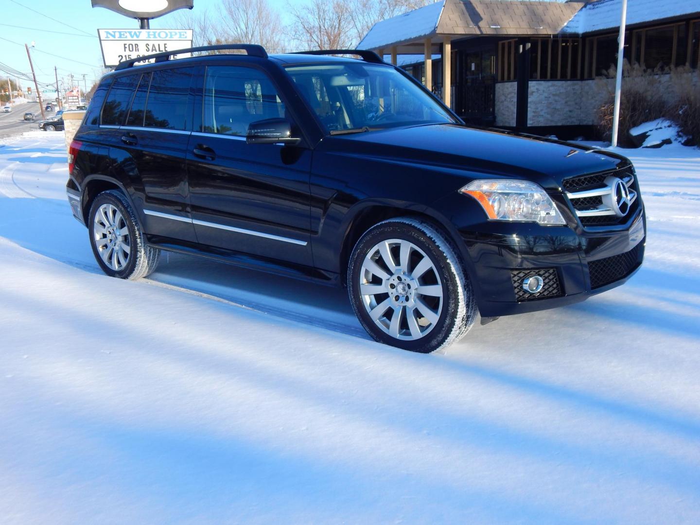 2012 Black /Black Leather Mercedes-Benz GLK-Class GLK350 4MATIC (WDCGG8HB5CF) with an 3.5L V6 DOHC 24V engine, 7-Speed Automatic transmission, located at 6528 Lower York Road, New Hope, PA, 18938, (215) 862-9555, 40.358707, -74.977882 - Here we have a very nice, Mercedes GLK 350 with a 3.5L V6 putting power to all four wheels via a smooth shifting automatic transmission. Options include: black leather with wood trim, dual power seats, drivers memory seats, dual climate controls, heated front seats, dual moonroofs, AM/FM/CD/AUX/SAT - Photo#0