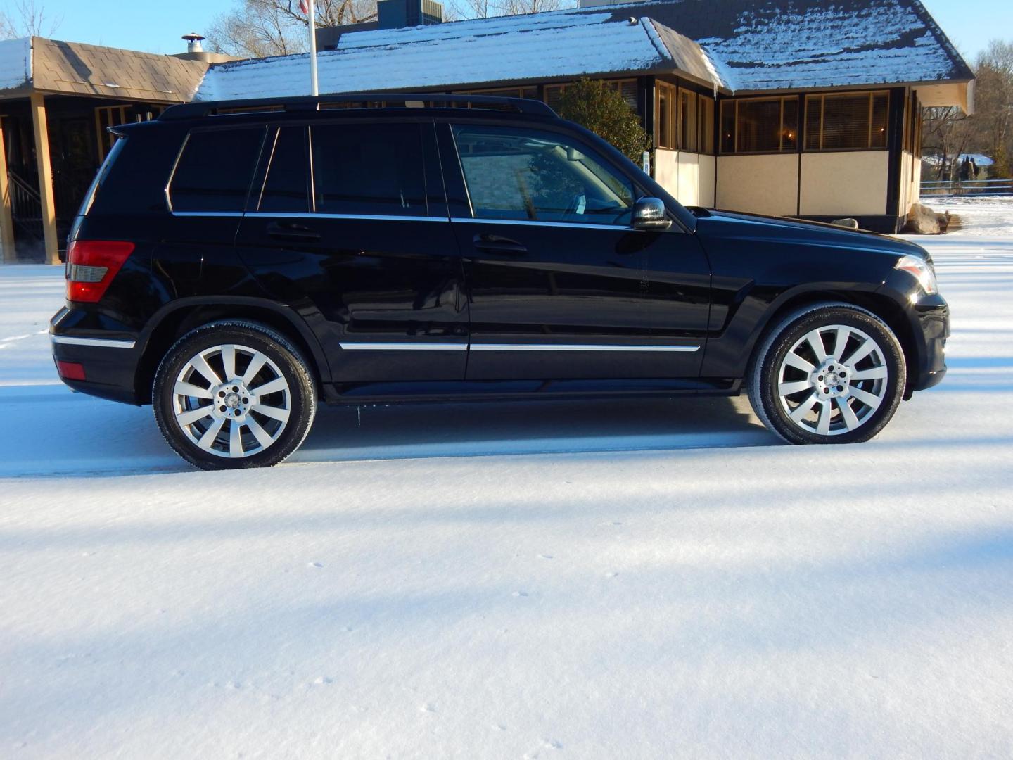 2012 Black /Black Leather Mercedes-Benz GLK-Class GLK350 4MATIC (WDCGG8HB5CF) with an 3.5L V6 DOHC 24V engine, 7-Speed Automatic transmission, located at 6528 Lower York Road, New Hope, PA, 18938, (215) 862-9555, 40.358707, -74.977882 - Here we have a very nice, Mercedes GLK 350 with a 3.5L V6 putting power to all four wheels via a smooth shifting automatic transmission. Options include: black leather with wood trim, dual power seats, drivers memory seats, dual climate controls, heated front seats, dual moonroofs, AM/FM/CD/AUX/SAT - Photo#6