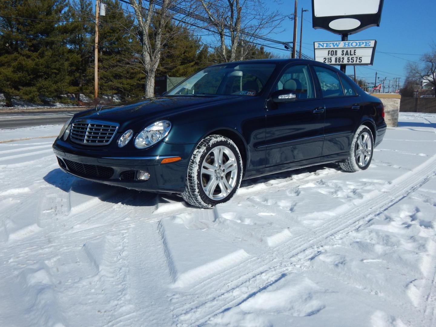 2005 Blue /Gray Leather Mercedes-Benz E-Class E500 (WDBUF83J25X) with an 5.0L V8 SOHC 24V engine, Automatic transmission, located at 6528 Lower York Road, New Hope, PA, 18938, (215) 862-9555, 40.358707, -74.977882 - Photo#1