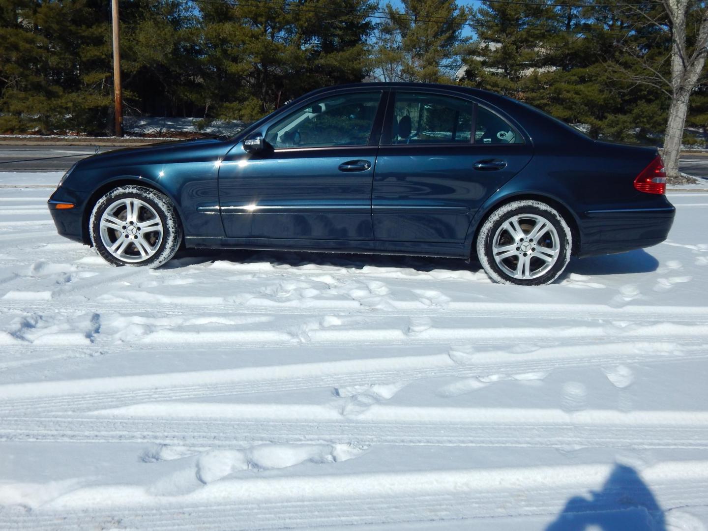 2005 Blue /Gray Leather Mercedes-Benz E-Class E500 (WDBUF83J25X) with an 5.0L V8 SOHC 24V engine, Automatic transmission, located at 6528 Lower York Road, New Hope, PA, 18938, (215) 862-9555, 40.358707, -74.977882 - Photo#2