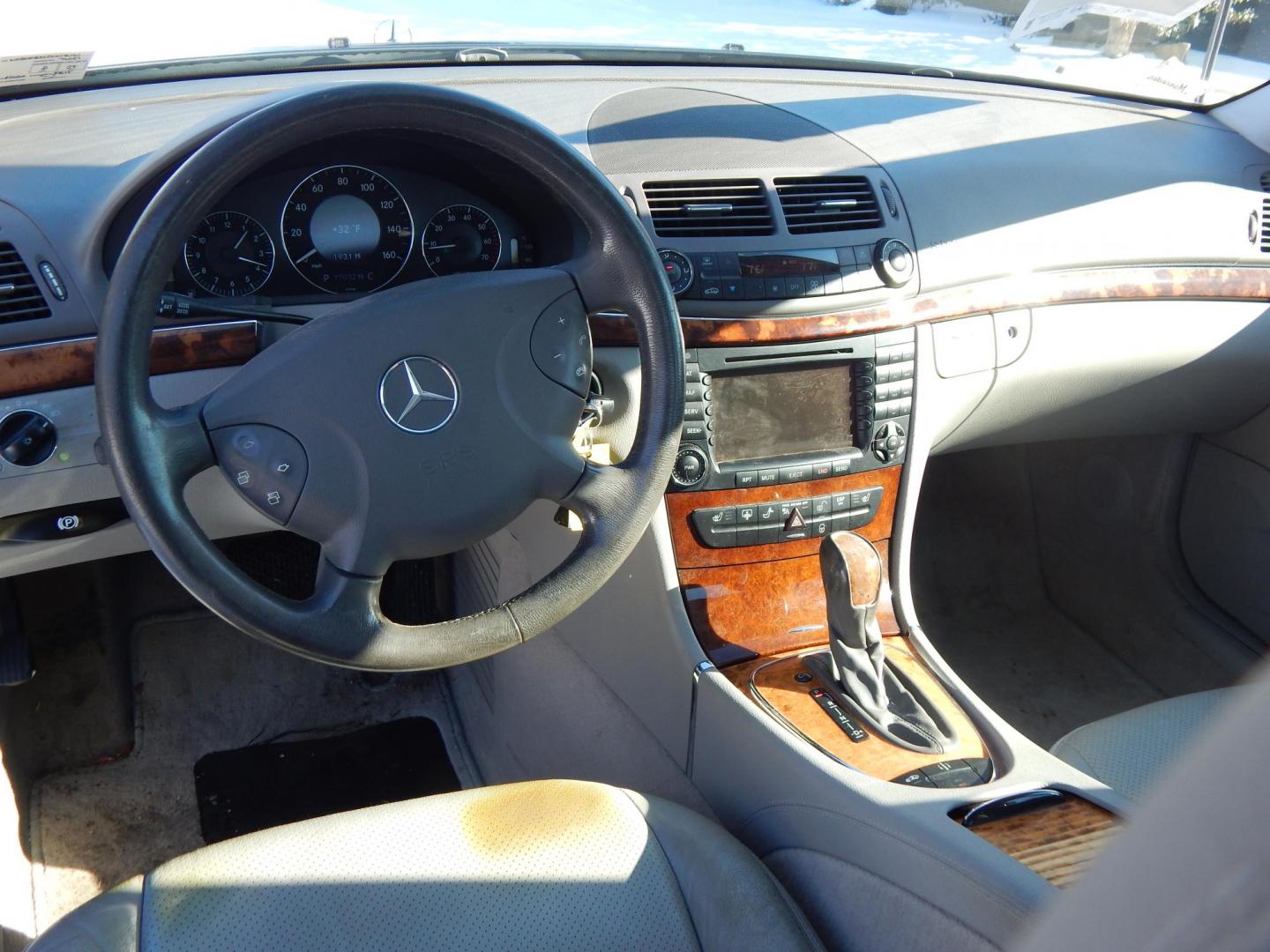 2005 Blue /Gray Leather Mercedes-Benz E-Class E500 (WDBUF83J25X) with an 5.0L V8 SOHC 24V engine, Automatic transmission, located at 6528 Lower York Road, New Hope, PA, 18938, (215) 862-9555, 40.358707, -74.977882 - Photo#11