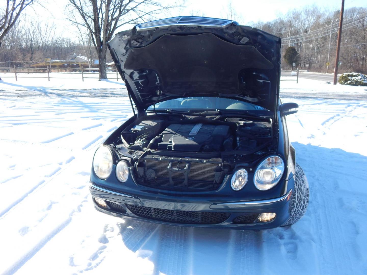 2005 Blue /Gray Leather Mercedes-Benz E-Class E500 (WDBUF83J25X) with an 5.0L V8 SOHC 24V engine, Automatic transmission, located at 6528 Lower York Road, New Hope, PA, 18938, (215) 862-9555, 40.358707, -74.977882 - Photo#18