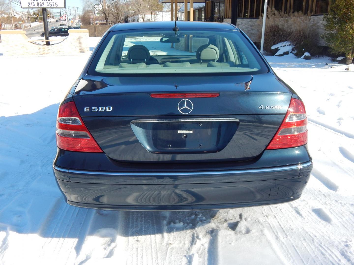 2005 Blue /Gray Leather Mercedes-Benz E-Class E500 (WDBUF83J25X) with an 5.0L V8 SOHC 24V engine, Automatic transmission, located at 6528 Lower York Road, New Hope, PA, 18938, (215) 862-9555, 40.358707, -74.977882 - Photo#7