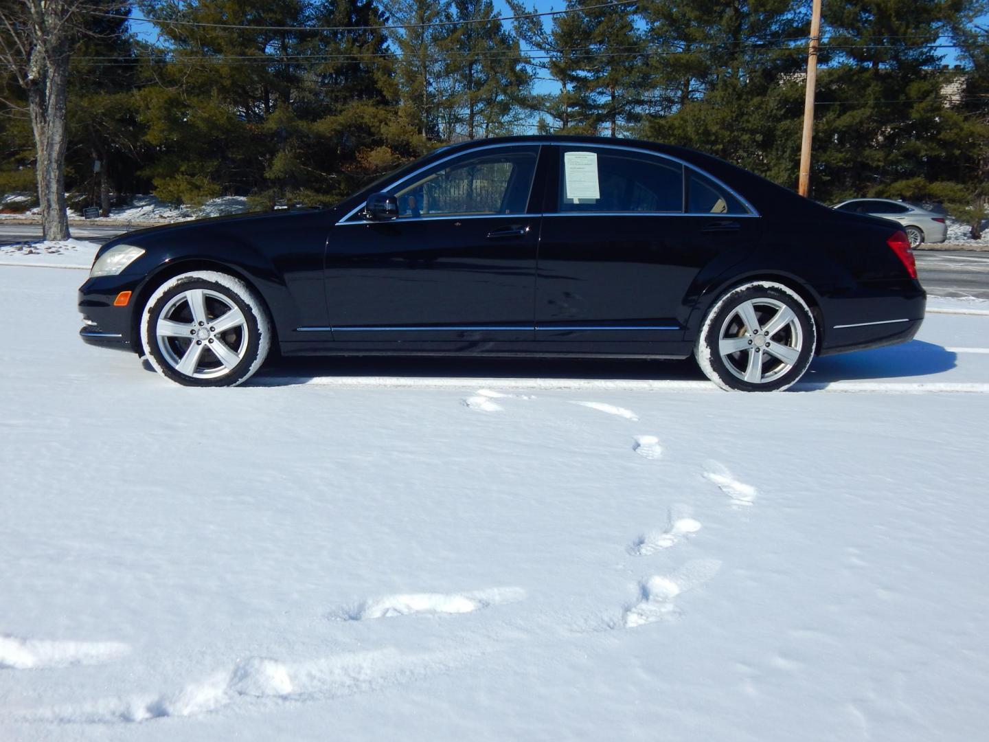 2011 Black /Tan Leather Mercedes-Benz S-Class S550 4-MATIC (WDDNG8GB5BA) with an 5.5L V8 DOHC 32V engine, 7-Speed Automatic transmission, located at 6528 Lower York Road, New Hope, PA, 18938, (215) 862-9555, 40.358707, -74.977882 - Photo#0