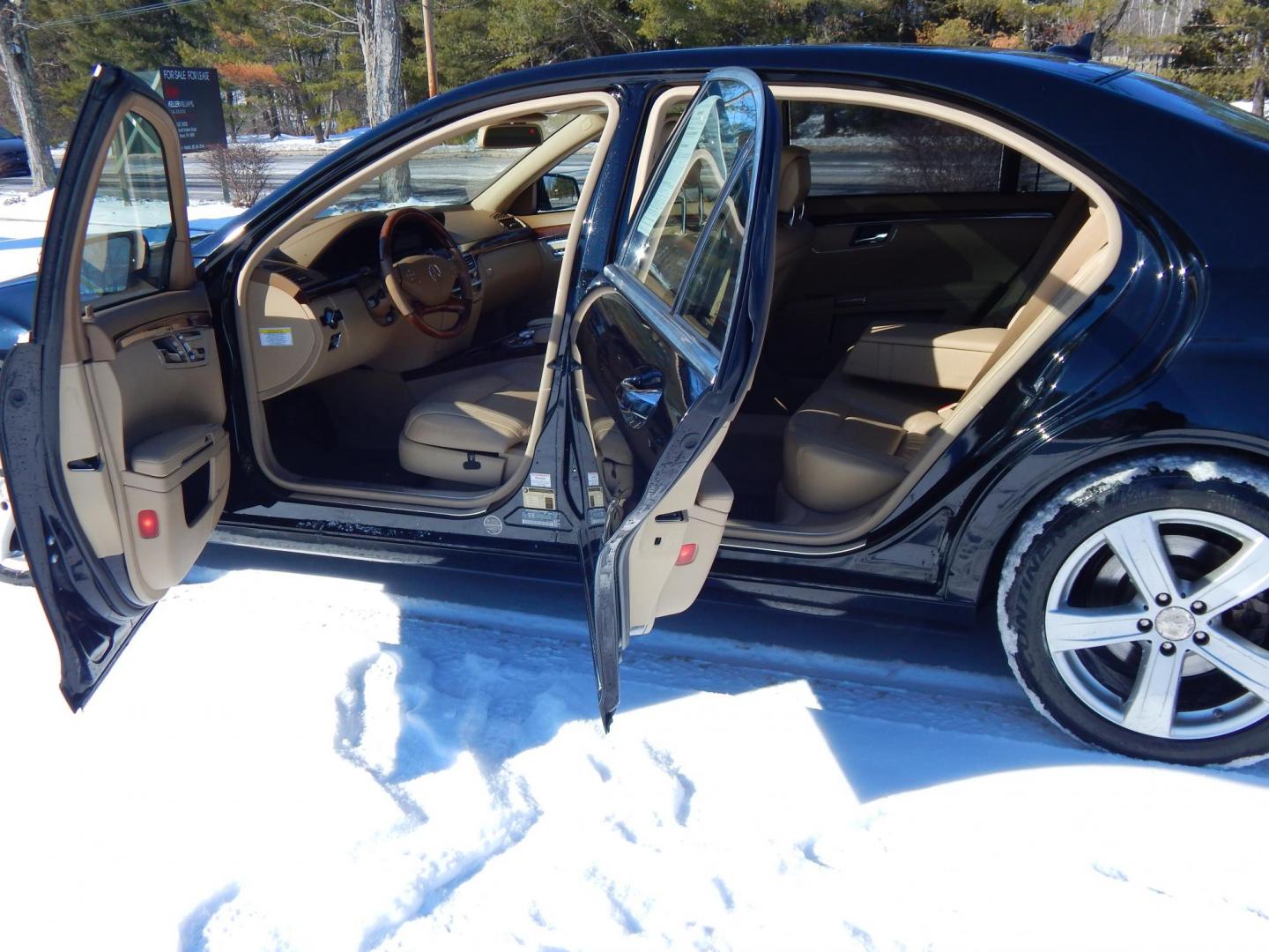 2011 Black /Tan Leather Mercedes-Benz S-Class S550 4-MATIC (WDDNG8GB5BA) with an 5.5L V8 DOHC 32V engine, 7-Speed Automatic transmission, located at 6528 Lower York Road, New Hope, PA, 18938, (215) 862-9555, 40.358707, -74.977882 - Photo#14