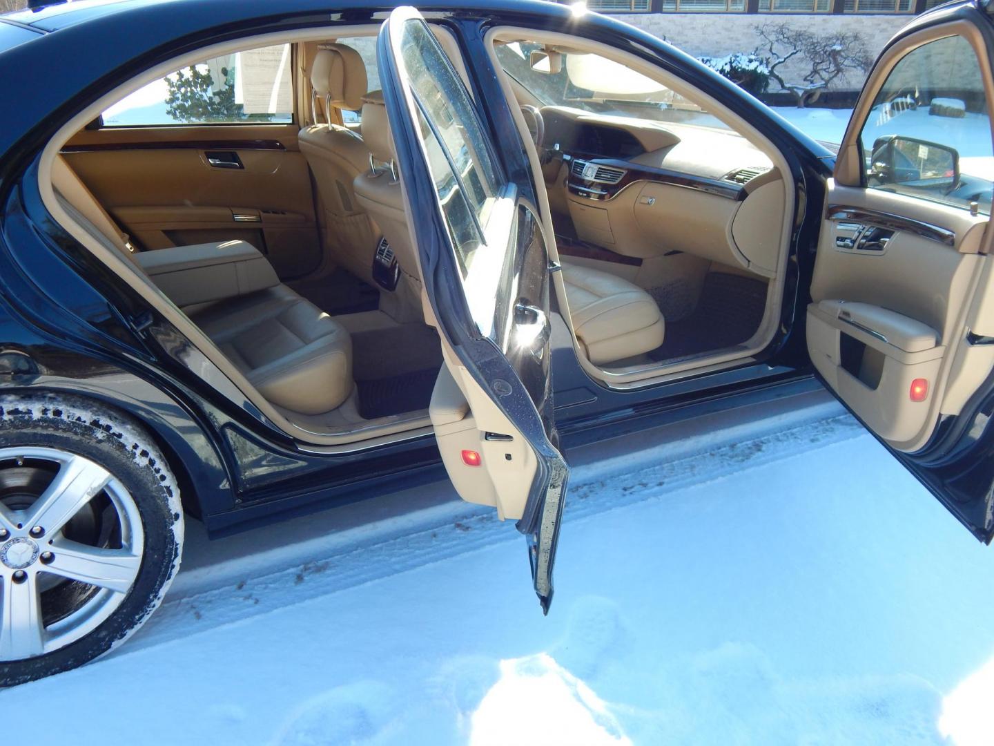 2011 Black /Tan Leather Mercedes-Benz S-Class S550 4-MATIC (WDDNG8GB5BA) with an 5.5L V8 DOHC 32V engine, 7-Speed Automatic transmission, located at 6528 Lower York Road, New Hope, PA, 18938, (215) 862-9555, 40.358707, -74.977882 - Photo#17