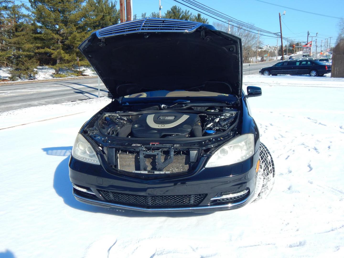 2011 Black /Tan Leather Mercedes-Benz S-Class S550 4-MATIC (WDDNG8GB5BA) with an 5.5L V8 DOHC 32V engine, 7-Speed Automatic transmission, located at 6528 Lower York Road, New Hope, PA, 18938, (215) 862-9555, 40.358707, -74.977882 - Photo#25