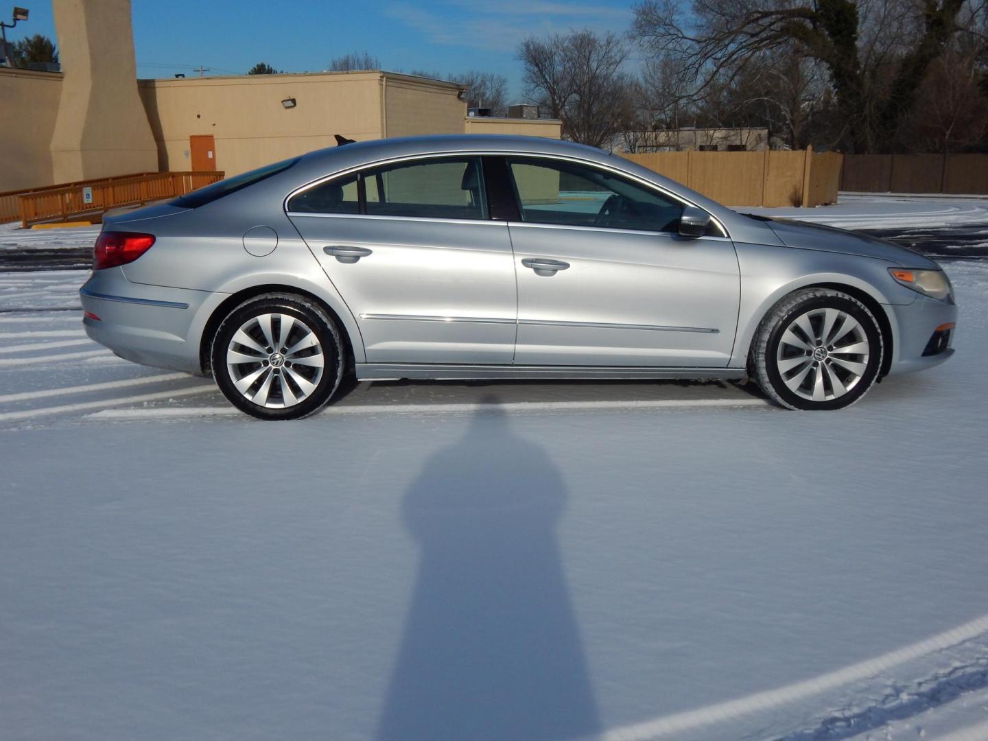 2010 Silver /Black Leather Volkswagen CC Sport (WVWNP7AN4AE) with an 2.0L L4 DOHC 16V TURBO engine, 6 Speed Manual transmission, located at 6528 Lower York Road, New Hope, PA, 18938, (215) 862-9555, 40.358707, -74.977882 - Photo#4