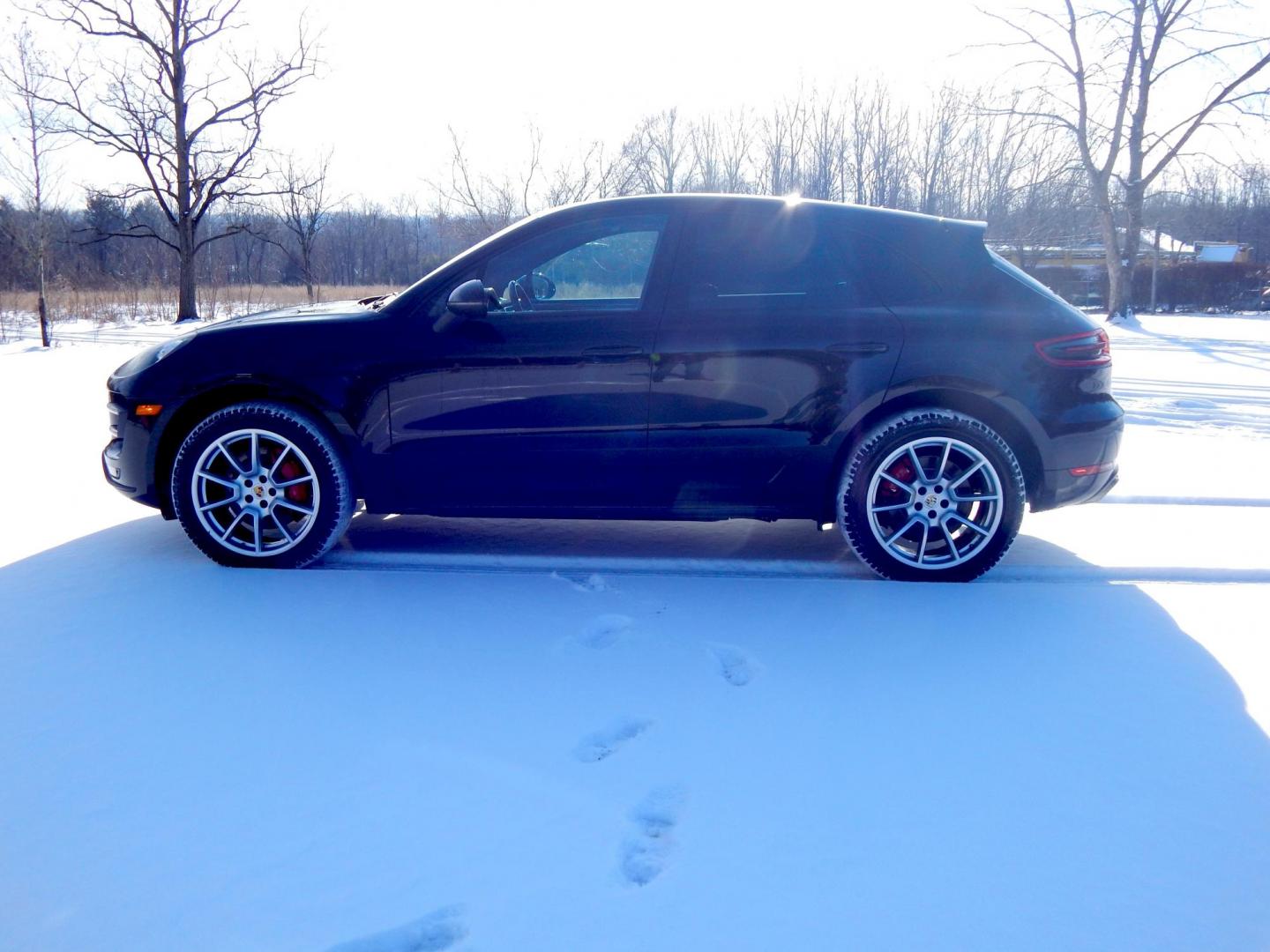 2016 Black /Black Leather Porsche Macan Turbo (WP1AF2A54GL) with an 3.6L V6 DOHC 24V TWIN-TURBO engine, 7A transmission, located at 6528 Lower York Road, New Hope, PA, 18938, (215) 862-9555, 40.358707, -74.977882 - Here we have a beautiful running and driving Porsche Macon Turbo with brand new brake pads and rotors. This Macon Turbo has a 3.6L V6 Turbo engine putting power to all four wheels via a smooth and fast shifting automatic transmission. Options include: black leather with carbon fiber trim, dual power - Photo#4