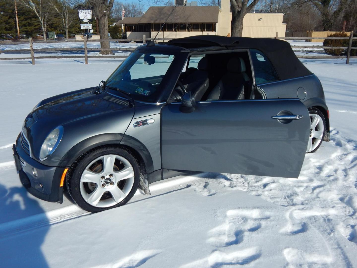 2008 Gray /Black leather Mini Cooper S Convertible (WMWRH33538T) with an 1.6L L4 DOHC 16V SUPERCHARGER engine, Automatic transmission, located at 6528 Lower York Road, New Hope, PA, 18938, (215) 862-9555, 40.358707, -74.977882 - Here we have a Mini Cooper S with a 1.6L Turbo engine putting power to the front wheels via an automatic transmission. Options include: black leather, keyless entry, cruise control, tilt steering wheel, AM/FM/CD radio, power windows, power locks, power mirrors, drivers/passengers front/side airbags, - Photo#18