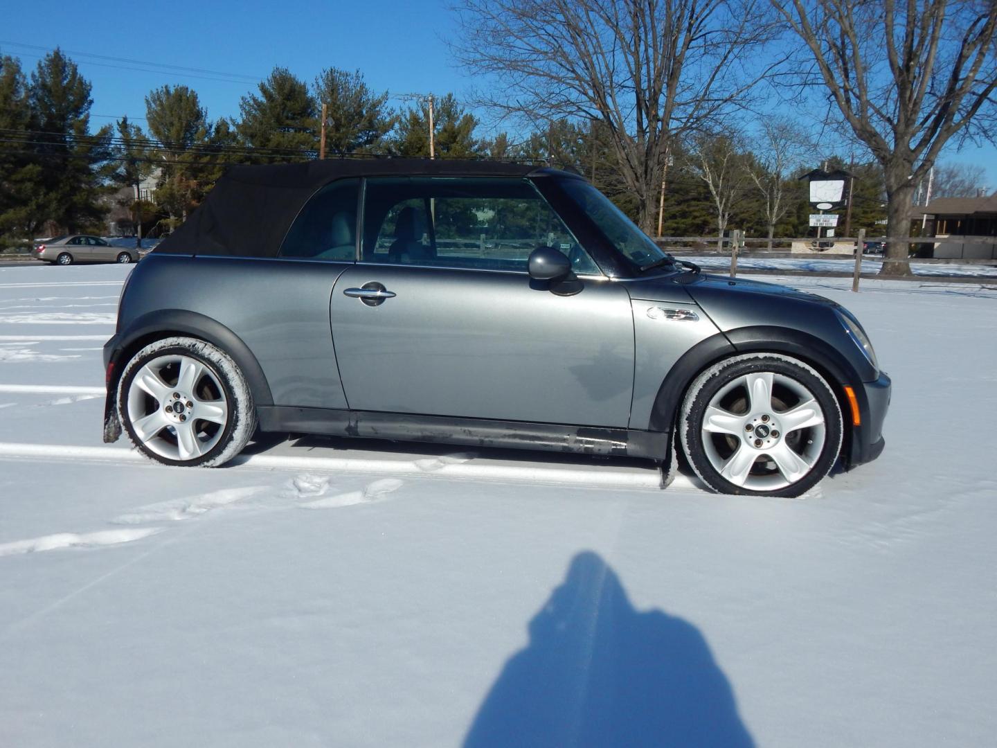 2008 Gray /Black leather Mini Cooper S Convertible (WMWRH33538T) with an 1.6L L4 DOHC 16V SUPERCHARGER engine, Automatic transmission, located at 6528 Lower York Road, New Hope, PA, 18938, (215) 862-9555, 40.358707, -74.977882 - Here we have a Mini Cooper S with a 1.6L Turbo engine putting power to the front wheels via an automatic transmission. Options include: black leather, keyless entry, cruise control, tilt steering wheel, AM/FM/CD radio, power windows, power locks, power mirrors, drivers/passengers front/side airbags, - Photo#2