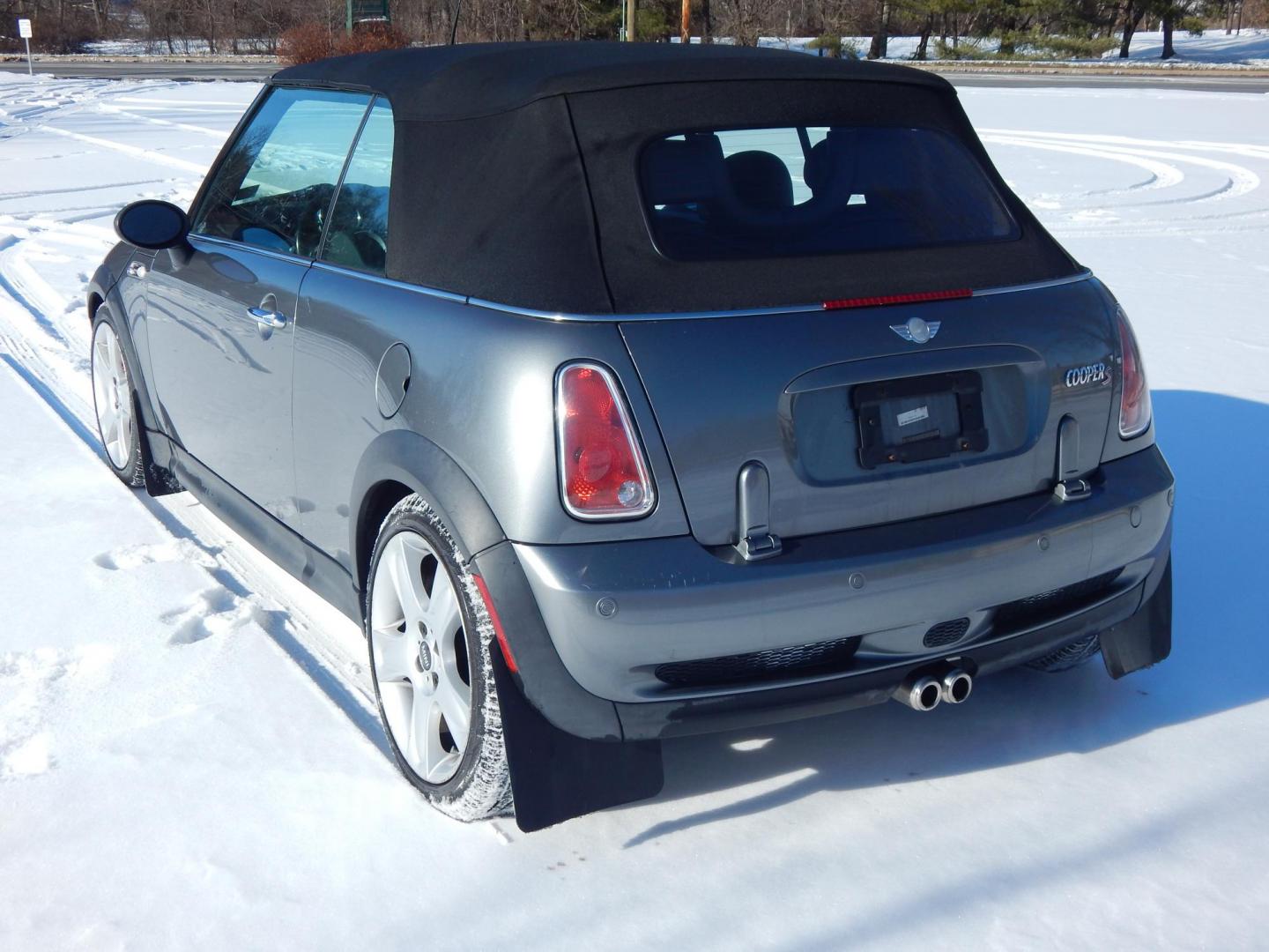 2008 Gray /Black leather Mini Cooper S Convertible (WMWRH33538T) with an 1.6L L4 DOHC 16V SUPERCHARGER engine, Automatic transmission, located at 6528 Lower York Road, New Hope, PA, 18938, (215) 862-9555, 40.358707, -74.977882 - Here we have a Mini Cooper S with a 1.6L Turbo engine putting power to the front wheels via an automatic transmission. Options include: black leather, keyless entry, cruise control, tilt steering wheel, AM/FM/CD radio, power windows, power locks, power mirrors, drivers/passengers front/side airbags, - Photo#6