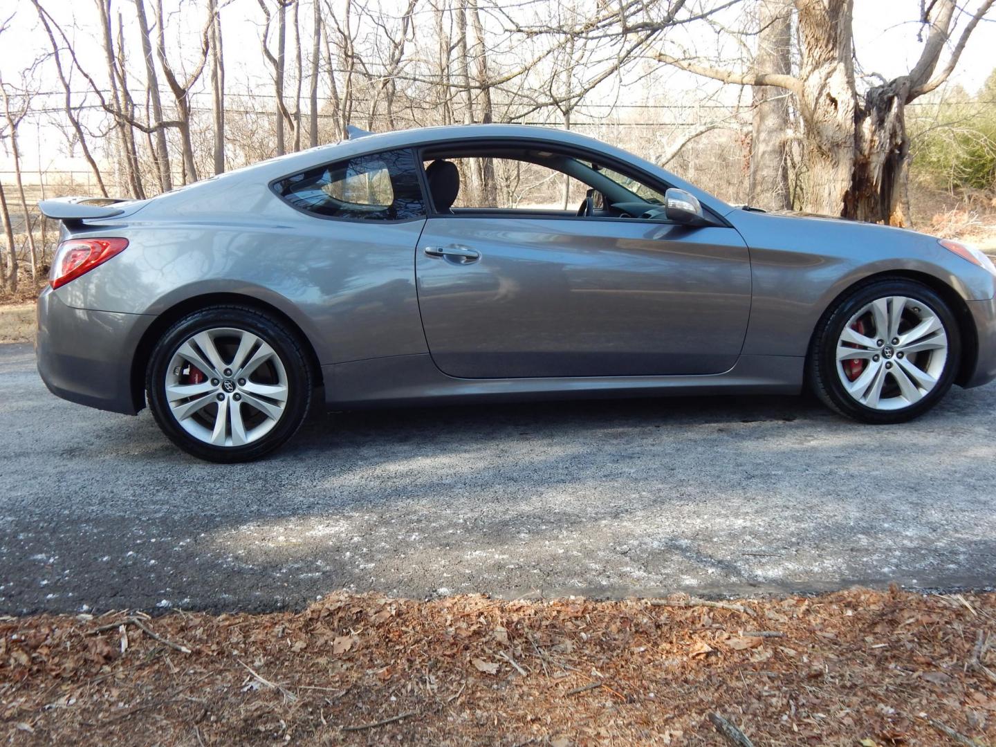 2010 Gray /Black Leather Hyundai Genesis Coupe 3.8 Auto (KMHHU6KHXAU) with an 3.8L V6 DOHC 24V engine, 6-Speed Automatic transmission, located at 6528 Lower York Road, New Hope, PA, 18938, (215) 862-9555, 40.358707, -74.977882 - Here we have a very fun driving Hyundai Genesis coupe track edition with a 3.8L V6 putting power to the rear wheels via a smooth shifting automatic transmission. Options include: black leather, keyless entry, heated front seats, A/C, heat, AM/FM/CD/XM/AUX radio, cruise control, sunroof, tilt steerin - Photo#3