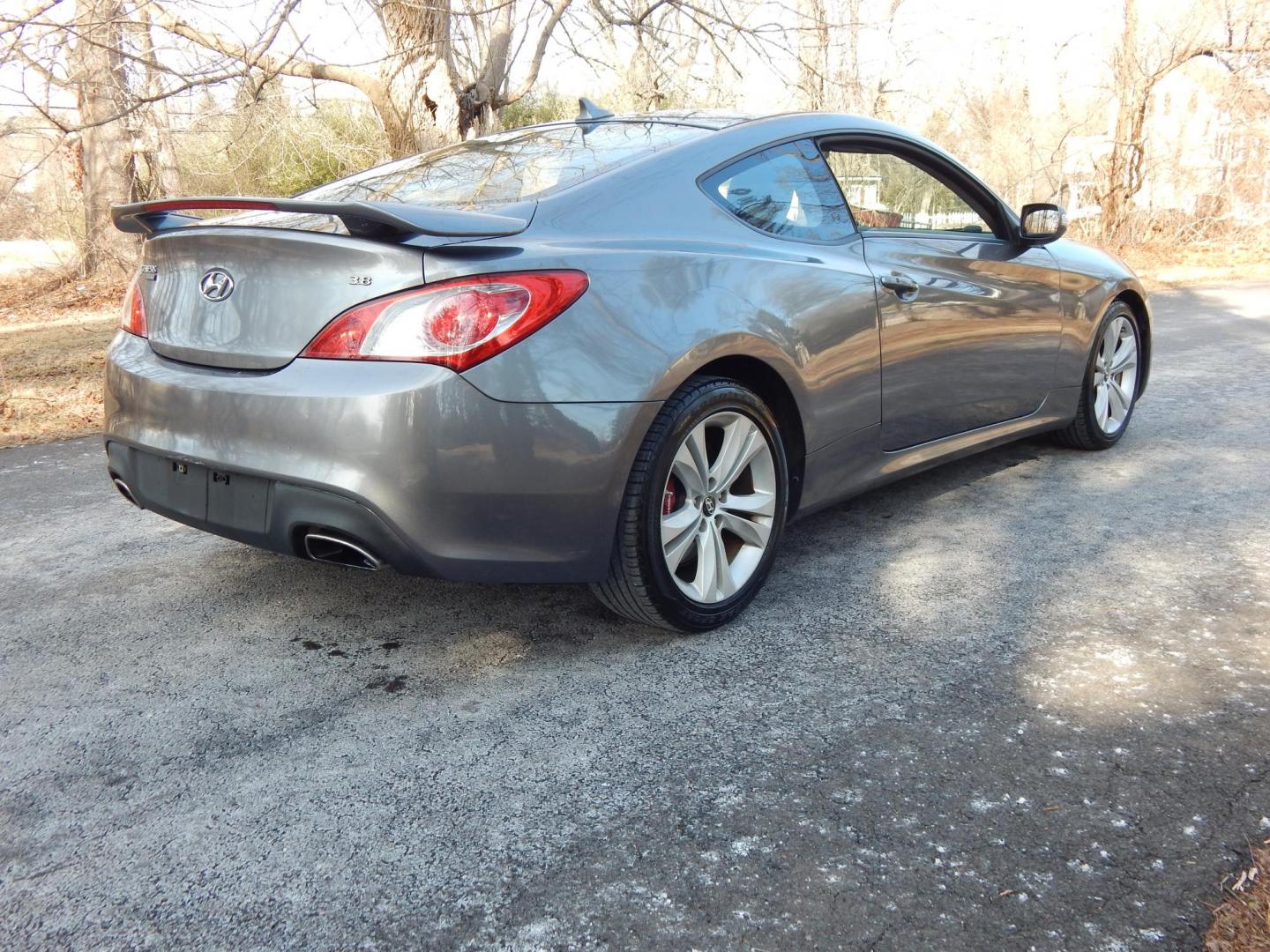 2010 Gray /Black Leather Hyundai Genesis Coupe 3.8 Auto (KMHHU6KHXAU) with an 3.8L V6 DOHC 24V engine, 6-Speed Automatic transmission, located at 6528 Lower York Road, New Hope, PA, 18938, (215) 862-9555, 40.358707, -74.977882 - Here we have a very fun driving Hyundai Genesis coupe track edition with a 3.8L V6 putting power to the rear wheels via a smooth shifting automatic transmission. Options include: black leather, keyless entry, heated front seats, A/C, heat, AM/FM/CD/XM/AUX radio, cruise control, sunroof, tilt steerin - Photo#4