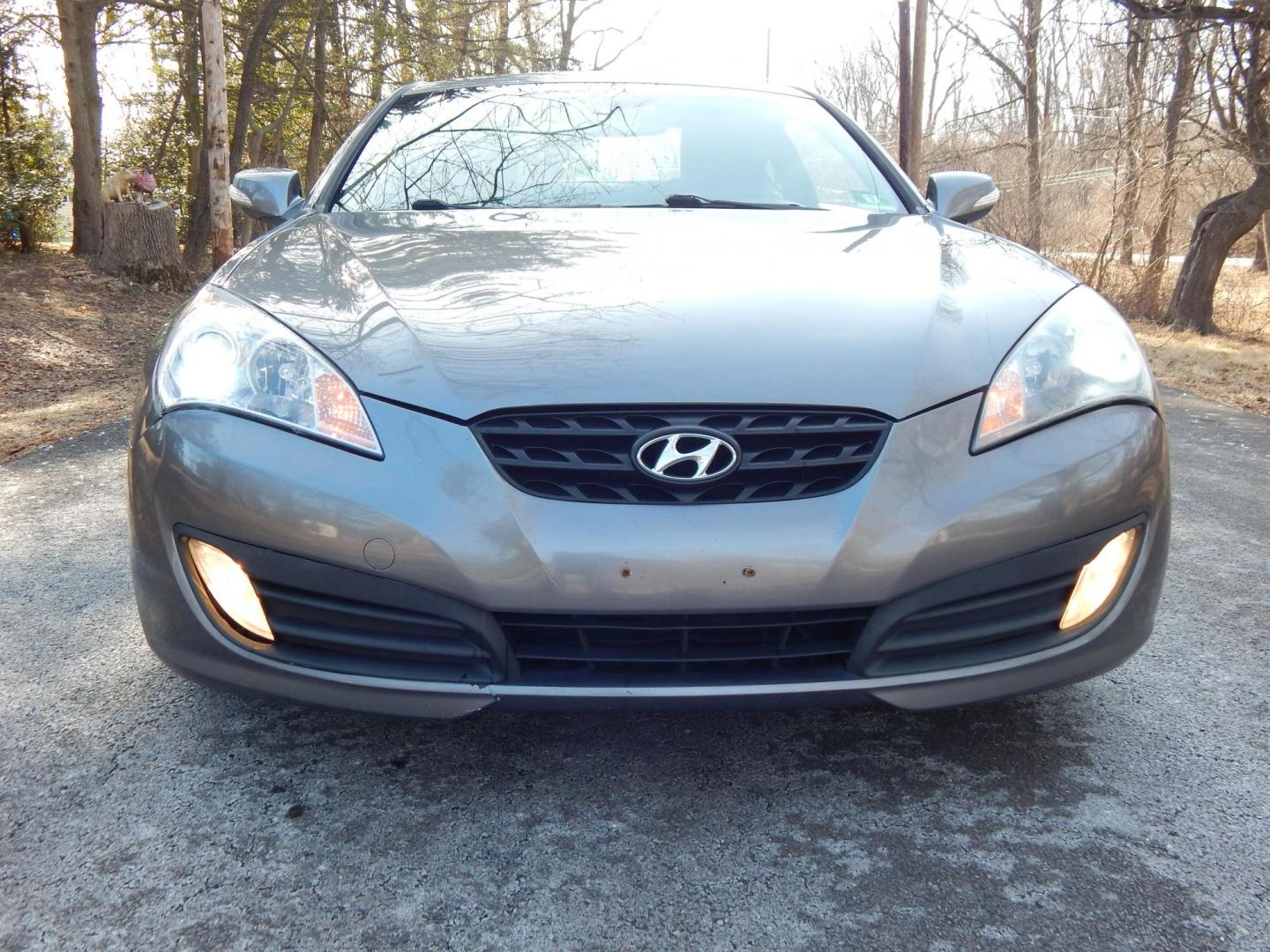 2010 Gray /Black Leather Hyundai Genesis Coupe 3.8 Auto (KMHHU6KHXAU) with an 3.8L V6 DOHC 24V engine, 6-Speed Automatic transmission, located at 6528 Lower York Road, New Hope, PA, 18938, (215) 862-9555, 40.358707, -74.977882 - Here we have a very fun driving Hyundai Genesis coupe track edition with a 3.8L V6 putting power to the rear wheels via a smooth shifting automatic transmission. Options include: black leather, keyless entry, heated front seats, A/C, heat, AM/FM/CD/XM/AUX radio, cruise control, sunroof, tilt steerin - Photo#6