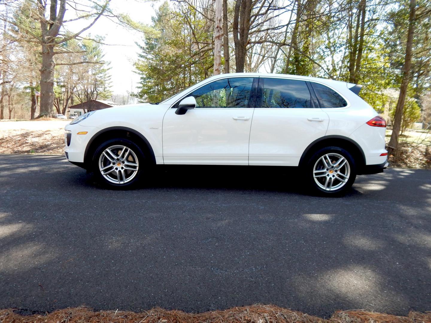 2016 White /Black Leather Porsche Cayenne Diesel (WP1AF2A23GK) with an 3.0L V6 DOHC 24V DIESEL engine, 8-Speed Automatic transmission, located at 6528 Lower York Road, New Hope, PA, 18938, (215) 862-9555, 40.358707, -74.977882 - Here we have a beautiful running and driving Porsche Cayenne with a turbo diesel 3.0L V6 putting power to all four wheels via a smooth shifting automatic transmission. Options include: black leather, keyless entry, 2 master keys, cruise control, tilt steering wheel, power windows/locks/mirrors, powe - Photo#1